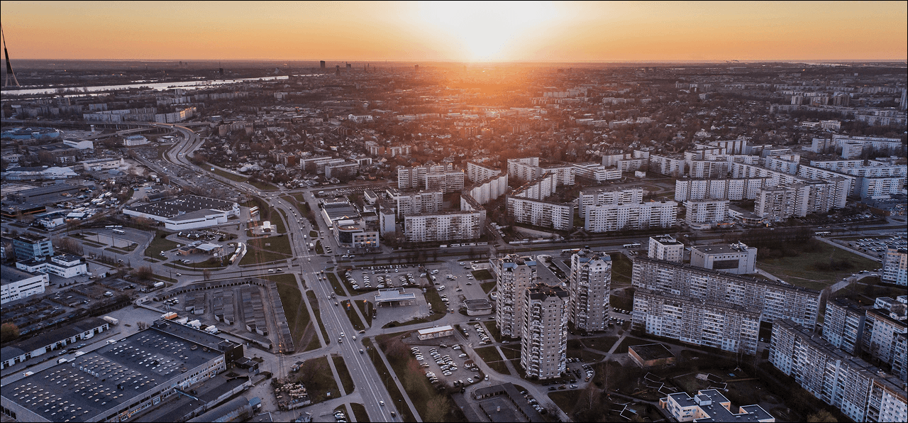 Pohľad na mesto z dronu